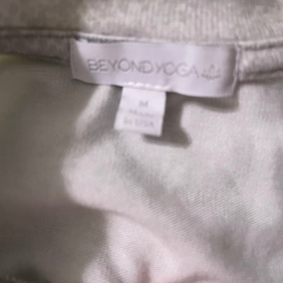 Beyond Yoga Grey/ White Snakeskin Lounge Set (long sleeve top + lounge pants) - Picture 5 of 7